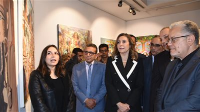 وزيرة الثقافة تفتتح معرض الفن التشكيلي 
