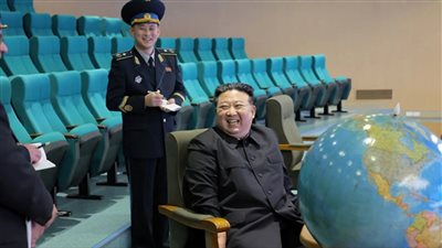 زعيم كوريا الشمالية يتلقى صورا لمواقع أمريكية 