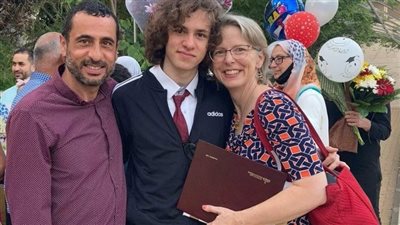 والدة الفلسطيني المصاب في أمريكا: قد لا يستطيع المشي للأبد (فيديو وصور)