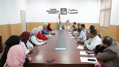 رئيس جامعة طيبة التكنولوجية يناقش آليات تنفيذ خطة تطوير البرامج الدراسية