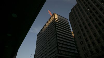 محافظو البنوك المركزية يحذرون من حالة عدم اليقين بشأن السياسة النقدية