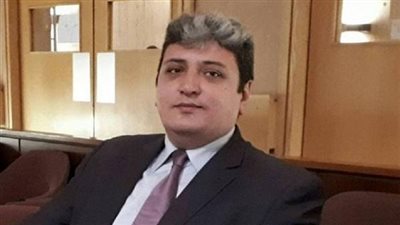 يضم 40 شخصا من 17 جنسية، 