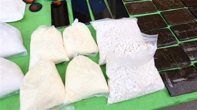 إرسال عينة من مضبوطات عثر عليها مع ديلر للمعمل الكيميائي