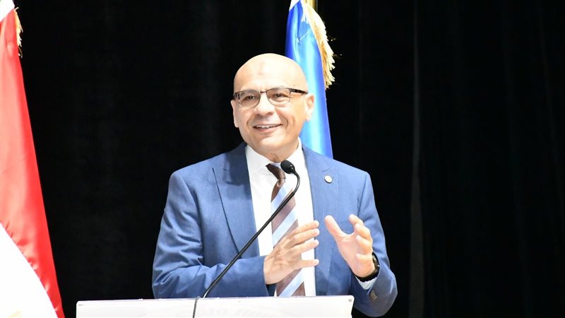 الدكتور أحمد أنور