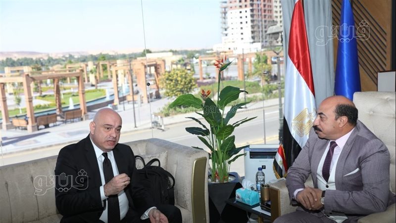 محافظ اسوان يلتقى