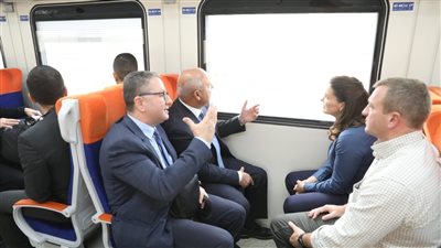 رئيسة المجر تستقل قطارا من محطة مصر برمسيس حتى الجيزة (صور)