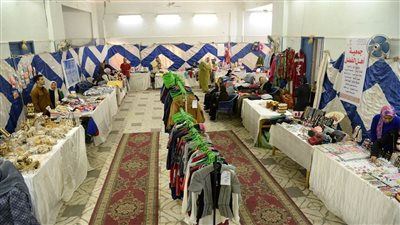 محافظ أسيوط يفتتح معرض الملابس ومشغولات الأسر المنتجة بنادي الواي