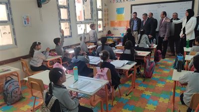 وكيل تعليم البحيرة يتابع انتظام العملية بالمدرسة المصرية الدولية بالنوبارية (صور)