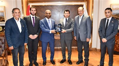 أشرف صبحي يلتقي رئيسي الاتحادين المصري والإماراتي لليد لمتابعة استعدادات مباراة السوبر