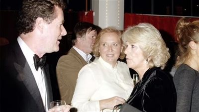 شائعات حول علاقة صاحبة الجلالة بمذيع بريطاني