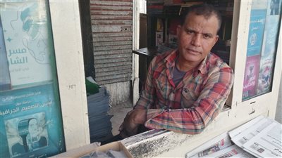 نوبي خضري أقدم موزع صحف لـ فيتو، رحلة 30 عاما في خدمة القارئ الأقصري