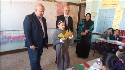 وكيل تعليم دمياط يتابع انتظام سير العملية التعليمية 