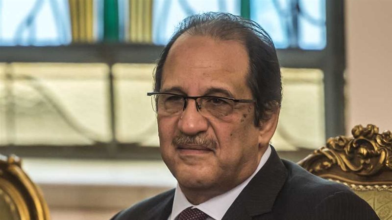 اللواء عباس كامل،