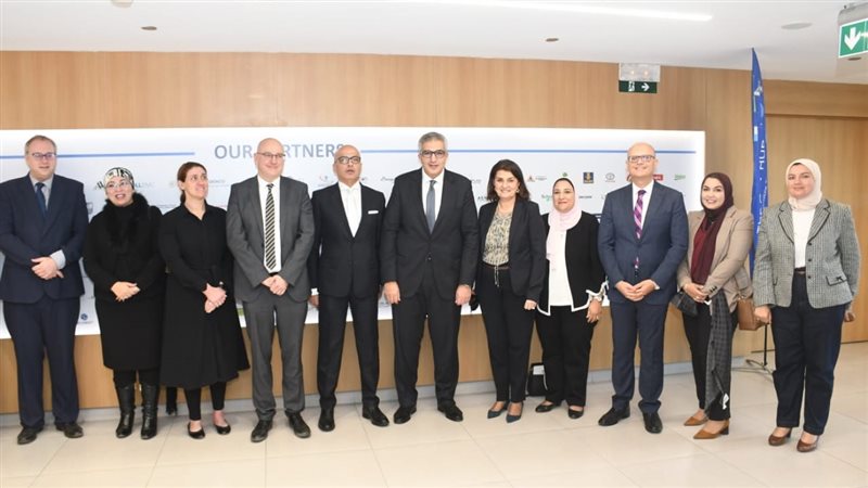 جامعة عين شمس، فيتو