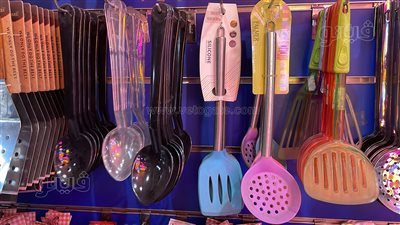 من الإبرة للصاروخ.. أسعار الأدوات المنزلية في سوق أبو النمرس.. تبدأ من 8 جنيهات.. وتدخل في كافة استخدامات الحياة اليومية (فيديو وصور) 