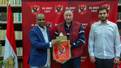 محمود الخطيب يستقبل رئيس الاتحاد الإماراتي لكرة اليد 