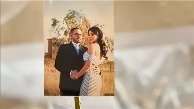 نجل محمد ثروت يهدي زوجته لمي الشواربي أغنية بقينا لبعض 