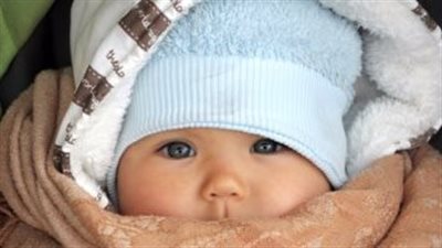 استشارى أطفال يحذر: ملابس الشتاء قد تسبب المرض للطفل، ويوجه نصائح مهمة