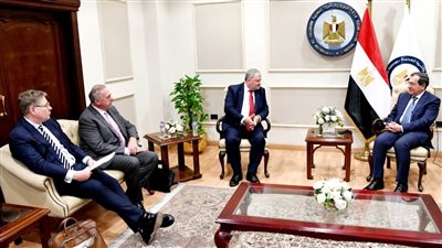 الملا يبحث مع رئيس شركة ترانس جلوب الكندية برامج حفر آبار جديدة بالصحراء الشرقية