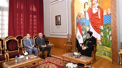 وزير الإسكان يلتقي البابا تواضروس الثاني لمتابعة موقف تنفيذ الكنائس فى المدن الجديدة