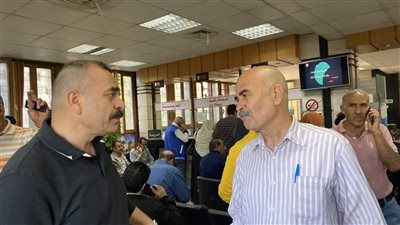 رئيس حي شرق الإسكندرية يستقبل الشكاوى بالمركز التكنولوجي لخدمة المواطنين