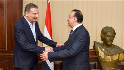 محافظ الإسكندرية يستقبل رئيس البنك الزراعي المصري ضمن مبادرة إيد بإيد