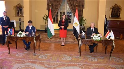 توقيع اتفاق تعاون بين الأقصر ومدينة سيكشفهيرفار بالمجر (صور)
