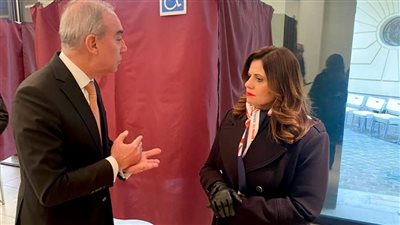 وزيرة الهجرة تتفقد مقر لجنة الاقتراع بالسفارة المصرية في باريس (صور)