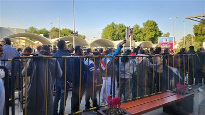 توافد أبناء الجاليات المصرية بالكويت والسعودية للإدلاء بأصواتهم ( صور)