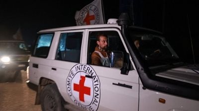 الصليب الأحمر: إطلاق سراح 19 سجينًا فلسطينيًّا