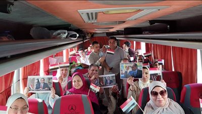 رافعين الأعلام، أبناء الجالية المصرية في السعودية يتوجهون إلى جدة للإدلاء بأصواتهم (صور)