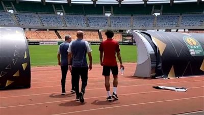 كولر وهاني يعاينان ملعب مباراة الأهلي ويانج أفريكانز (فيديو) 