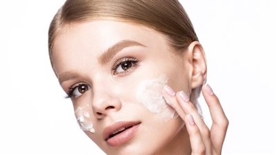 وصفة طبيعية لتقشير البشرة وتنعيمها وتعزيز نضارتها 