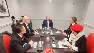 وزير النقل يلتقي رئيس شركة هاتشيسون العالمية لبحث التعاون المشترك