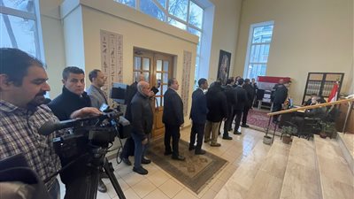 انتخابات الرئاسة، إقبال كثيف من الناخبين على السفارة المصرية في لندن (فيديو وصور) 