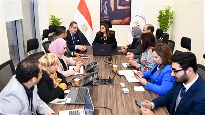 سها الجندي تتفقد غرفة عمليات وزارة الهجرة لمتابعة انتخابات المصريين في الخارج