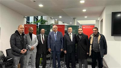 المصريون يتحدون الأجواء الباردة ويتوجهون لصناديق الاقتراع في روسيا 