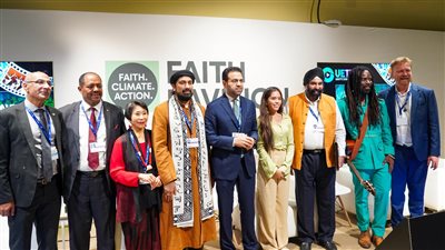 قضايا المناخ والبيئة محور فعاليات اليوم الأول لجناح الأديان في COP28 (صور)