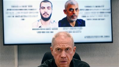 صورهم على جدار مكتب وزير دفاع الاحتلال، من هم قادة حماس الذين تسعى إسرائيل لقتلهم؟