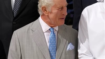 ربطة العنق تثير الجدل بين الملك ورئيس الوزراء البريطاني