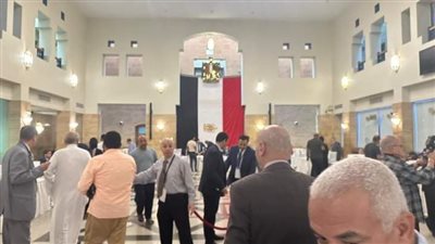 توافد الجالية المصرية على سفارة مصر بالسعودية للتصويت في الانتخابات الرئاسية لليوم الثاني