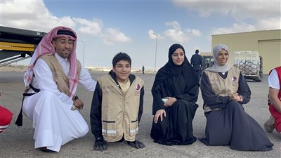 المؤثر غانم المفتاح القطري يصل مطار العريش لزيارة مصابي غزة (صور)