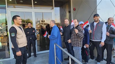 اصطفاف المصريين في طوابير أمام لجنة الانتخابات الرئاسية بالكويت (صور) 