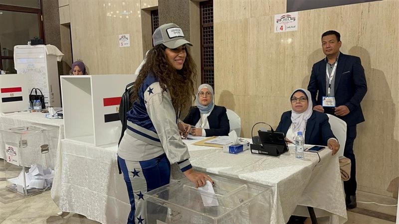 الفنانة أيتن عامر،
