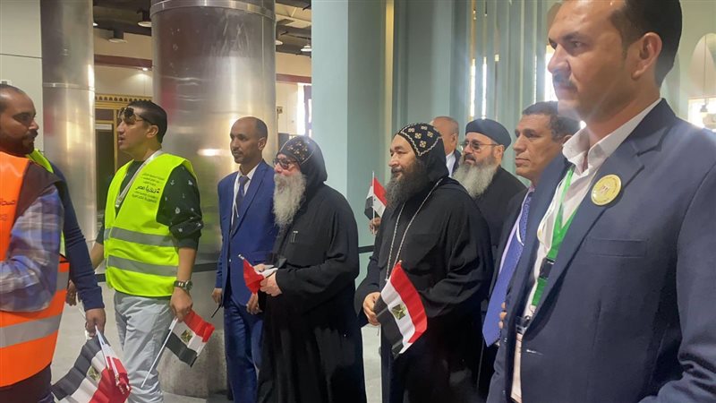 رجل الدين حاضرين