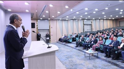 وزير الاتصالات: حريصون على تأهيل الشباب لسوق العمل بصناعة الإلكترونيات