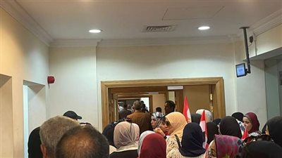 تزايد أعداد المتوافدين على السفارة المصرية في قطر للتصويت بالانتخابات الرئاسية (صور)