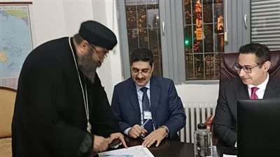 راعي الكنيسة القبطية الأرثوذكسية يتصدر المصوتين فى اليوم الثاني للانتخابات الرئاسية المصرية برومانيا 