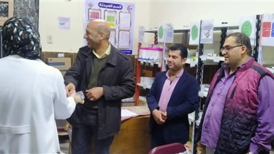 مدير مستشفيات الشرقية يتابع سير العمل في فاقوس العام 