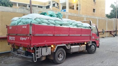 طرح 500 طن سكر بالأسواق بسعر 27 جنيها بـ39 منفذا والقوافل التموينية بأسوان (صور)